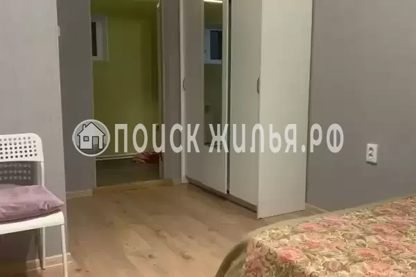 «Под шелковицей»