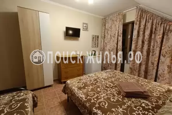 «Тихий дворик в бетте»