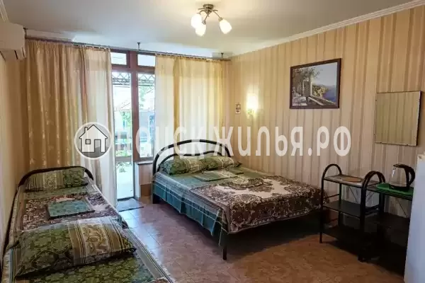 «Тихий дворик в бетте»