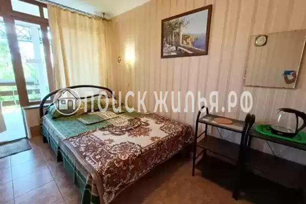 «Тихий дворик в бетте»