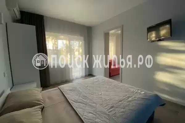 «Под соснами»