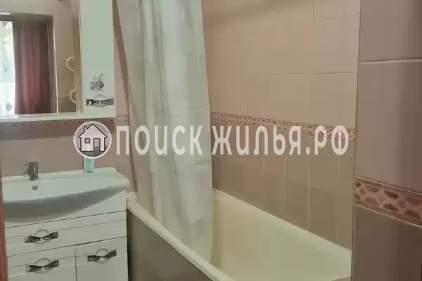 Частный сектор «Дом на 12 человек в центре, 10 мин от центр. пляжа»