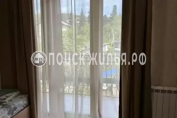 Апартаменты «Трехкомнатные апартаменты на Изумрудной»