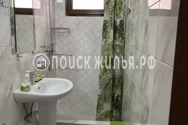 Апартаменты «Трехкомнатные апартаменты на Изумрудной»