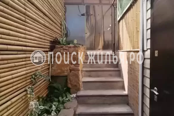 Частный сектор «Трёхкомнатная уютная кв-ра, район Зимнего театра»