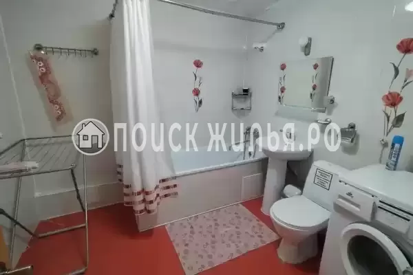 Частный сектор «Трёхкомнатная уютная кв-ра, район Зимнего театра»