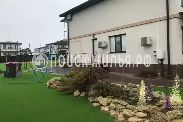 Частный сектор «Уютный коттедж с бассейном» Частный сектор «Уютный коттедж с бассейном»