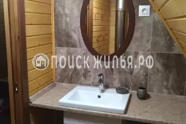 Частный сектор «Бревенчатый дом в лесу у моря»