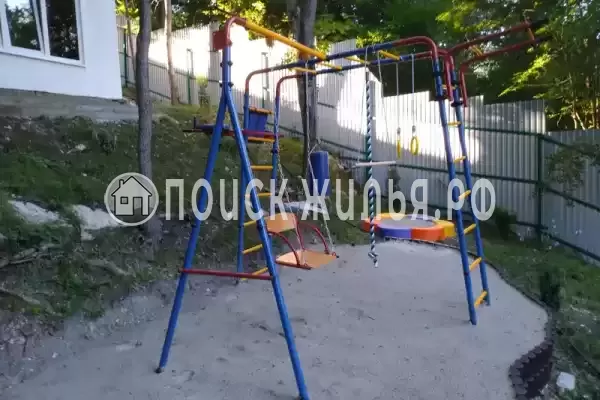 Частный сектор «Бревенчатый дом в лесу у моря»