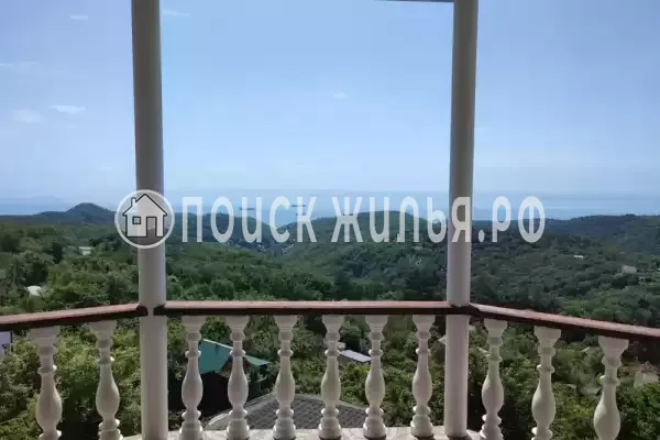 Частный сектор «Бревенчатый дом в лесу у моря»