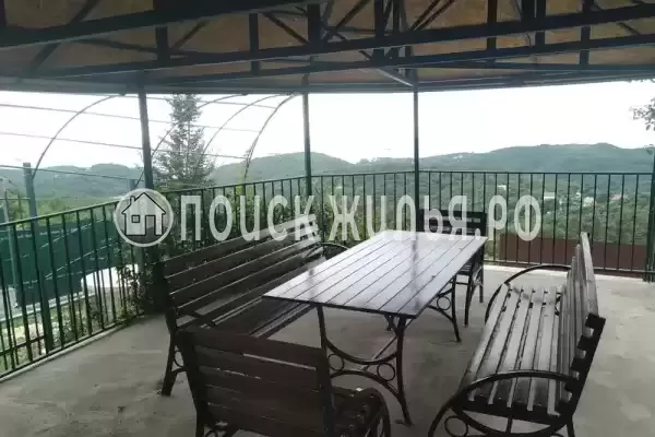 Частный сектор «Бревенчатый дом в лесу у моря»