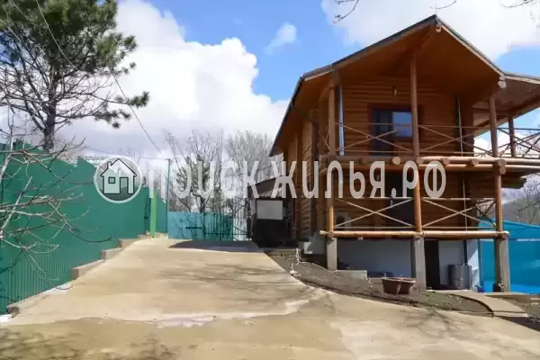 Частный сектор «Бревенчатый дом в лесу у моря»