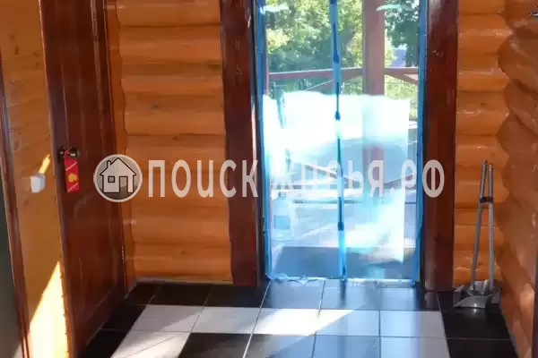 Частный сектор «Бревенчатый дом в лесу у моря»