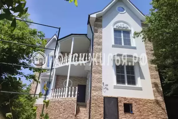 Частный сектор «Бревенчатый дом в лесу у моря»