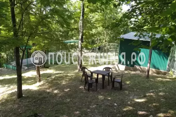 Частный сектор «Бревенчатый дом в лесу у моря»