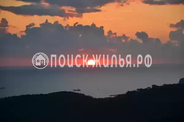 Частный сектор «Бревенчатый дом в лесу у моря»