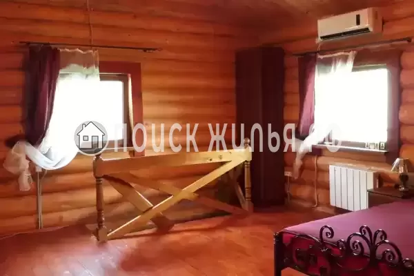 Частный сектор «Бревенчатый дом в лесу у моря»