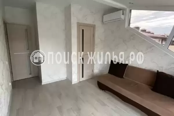 Частный сектор «Трёхэтажный таунхаус в 5 минутах от моря» Частный сектор «Трёхэтажный таунхаус в 5 минутах от моря»