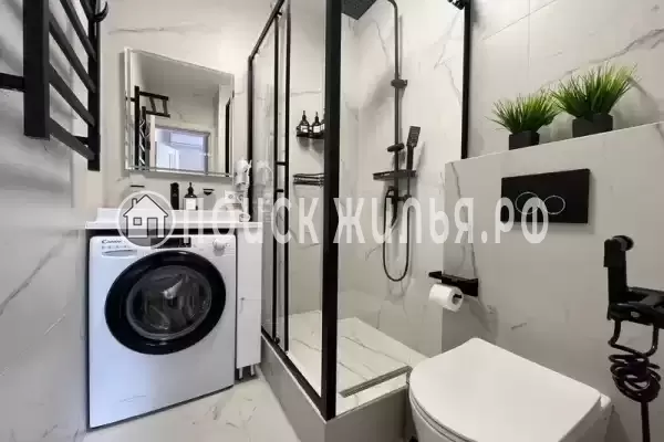 Апартаменты «Дизайнерские четырехместные апартаменты с балконом» Апартаменты «Дизайнерские четырехместные апартаменты с балконом»