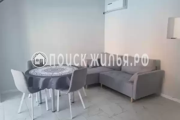 Частный сектор «Дом на 12 человек в центре, 10 мин от центр. пляжа»