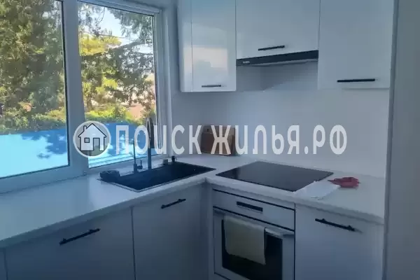 Частный сектор «Дом на 12 человек в центре, 10 мин от центр. пляжа»