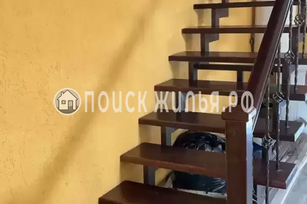 Частный сектор «Двухэтажный коттедж у реки»