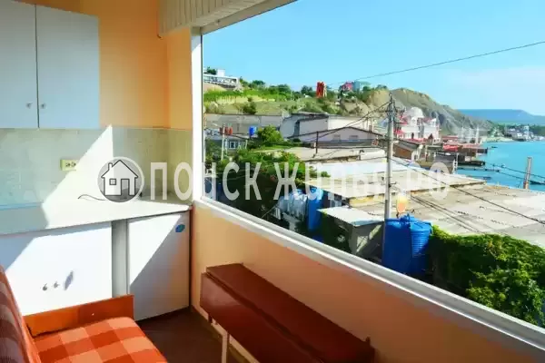 «На набережной»