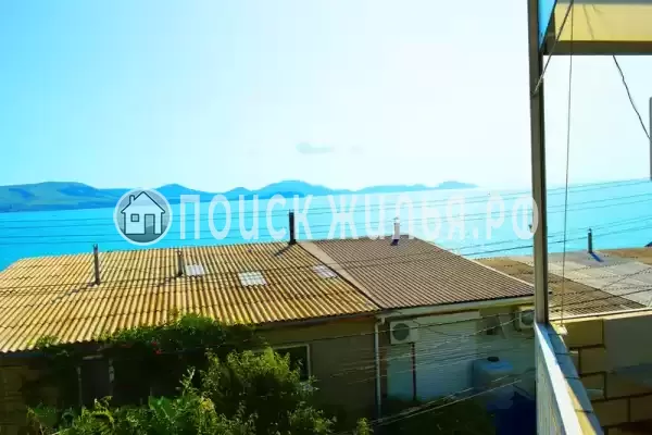 «На набережной»