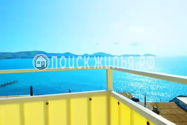 «На набережной»