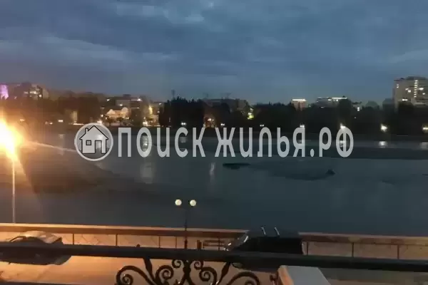 «На Набережной 11»