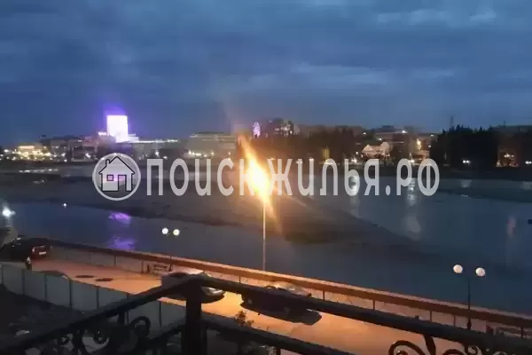 «На Набережной 11»